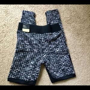 Brand new Women’s Nike Pro Hyperwarm leggings